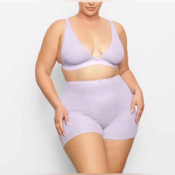 SKIMS Lace Logo Pointelle Boxers in Lavender- size large - Picture 8 of 8